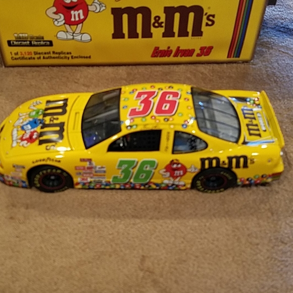 Revell Collection  1:18 Scale #36 Ernie Irvan Die - Picture 7 of 12